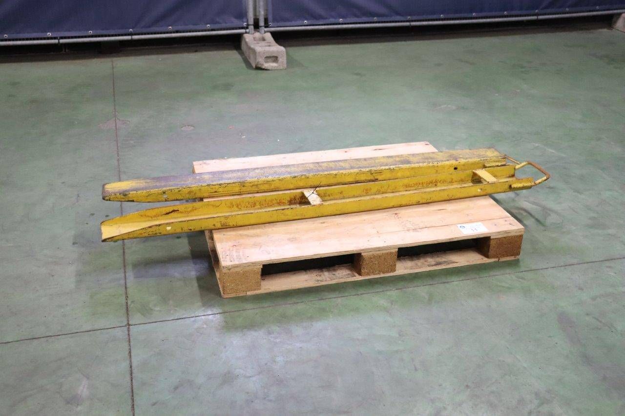 Set of forklift extension forks