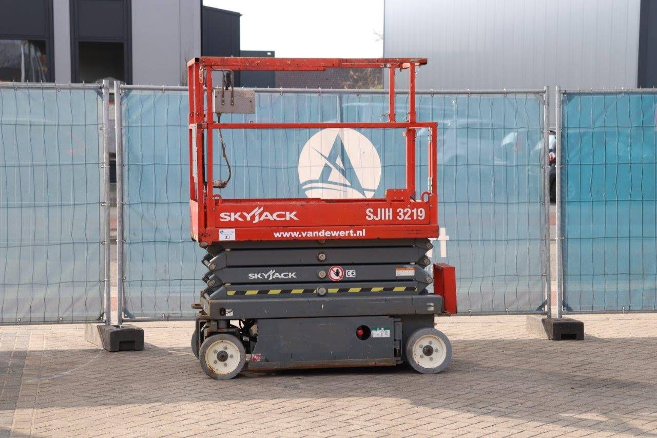 Scissor lift Skyjack SJ3219 Electric 8m 2014