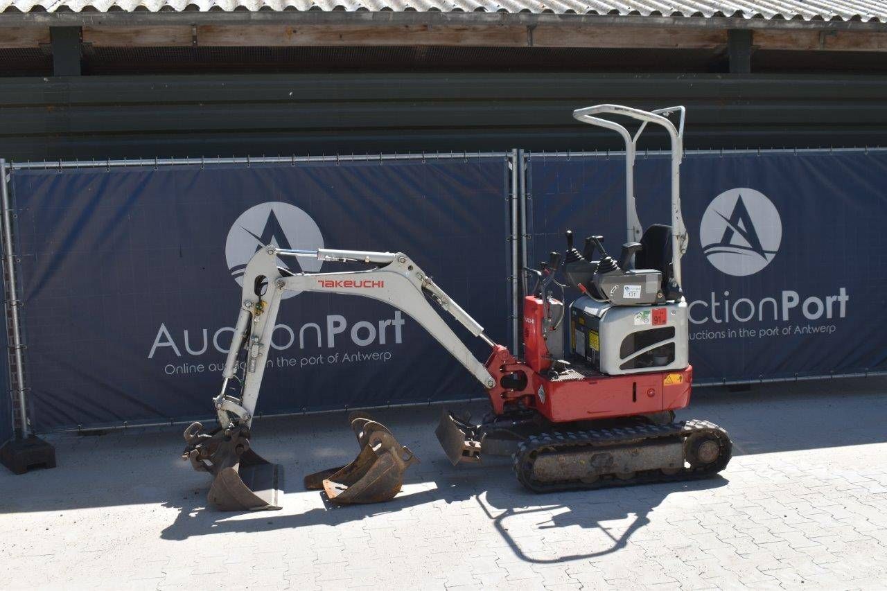 Mini digger Takeuchi TB210R Diesel