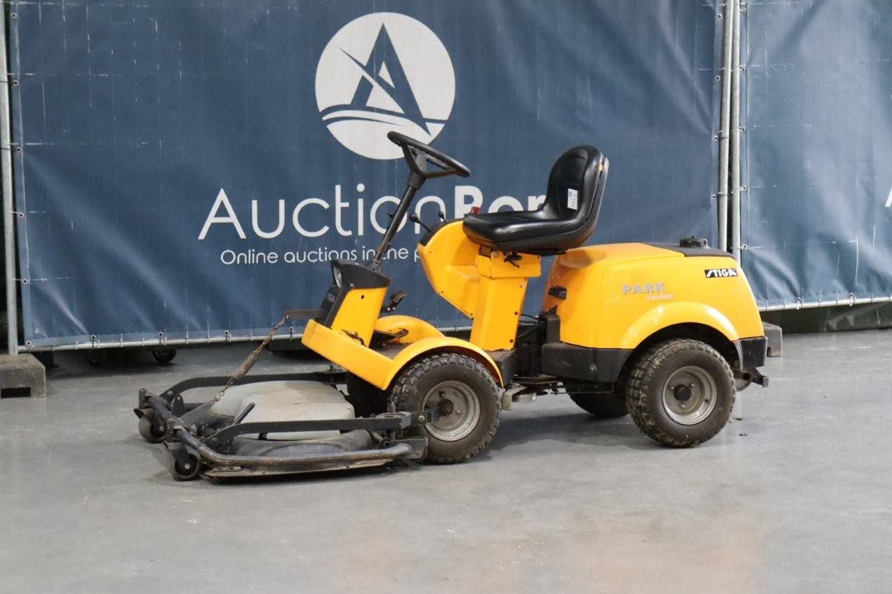 Stiga Park Excellent Petrol Riding Mower