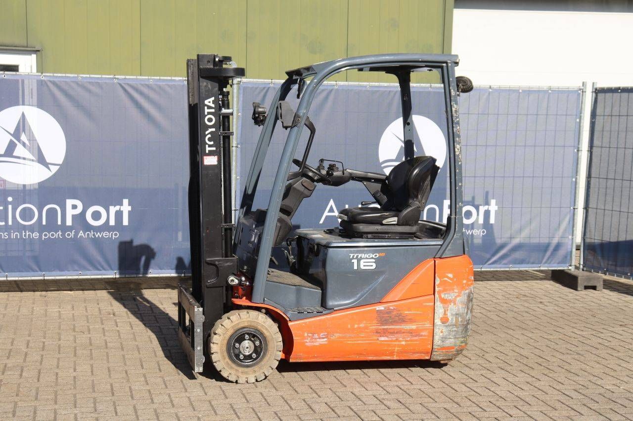 Carrello elevatore elettrico Toyota 8FBEK16T, portata 1600 kg, altezza di sollevamento 3,0 m, anno 2018.