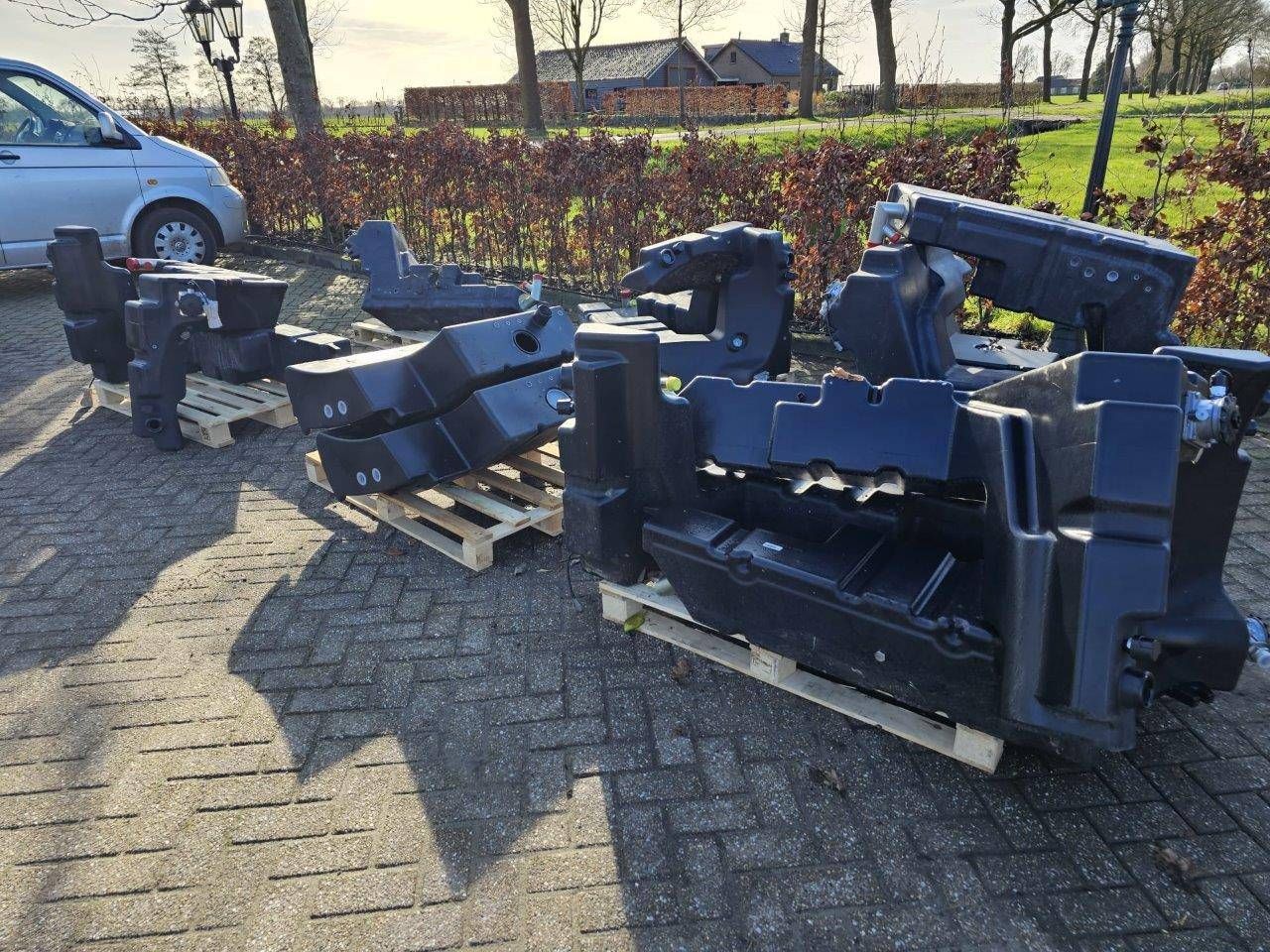 Diesel and Hydraulic Tanks