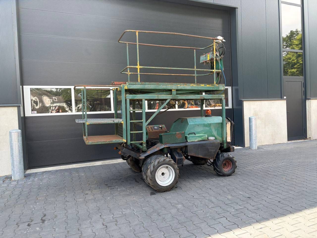 Articulating boom lift Damcon H SP300 Diesel 1984