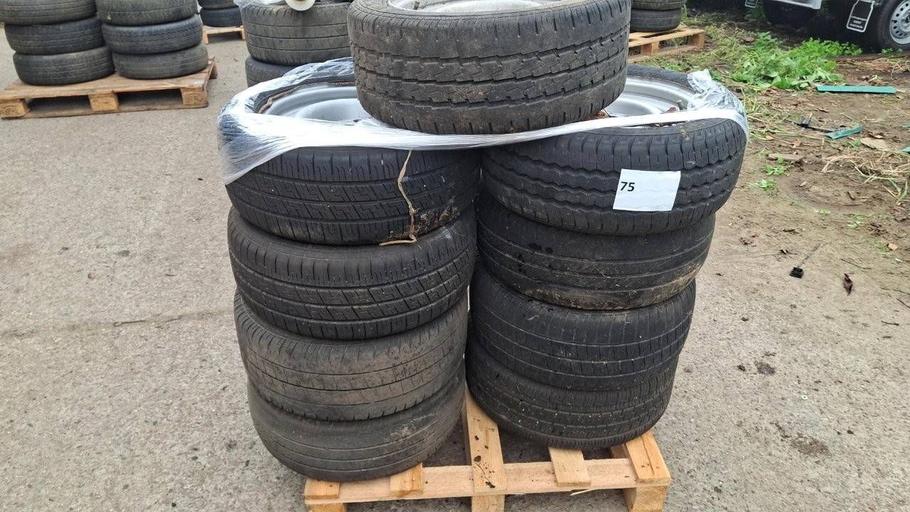 Lote de pneus com aros 195/50R13 (9 unidades)