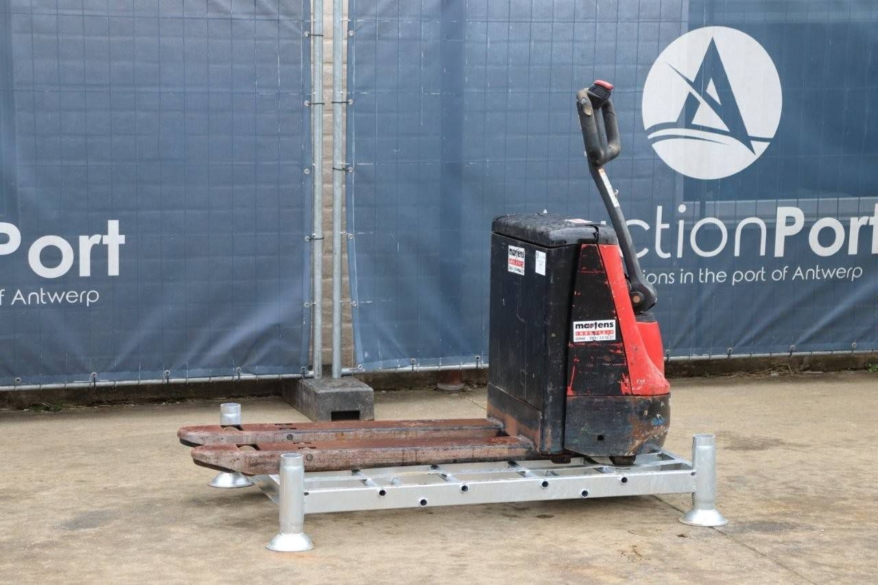 Electric pallet truck