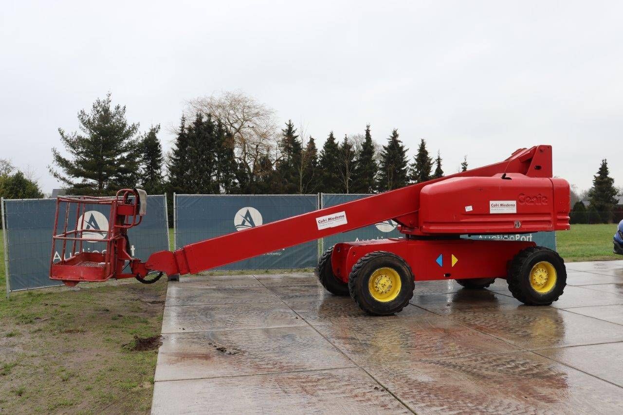 Telescopic boom lift Genie Diesel 2003