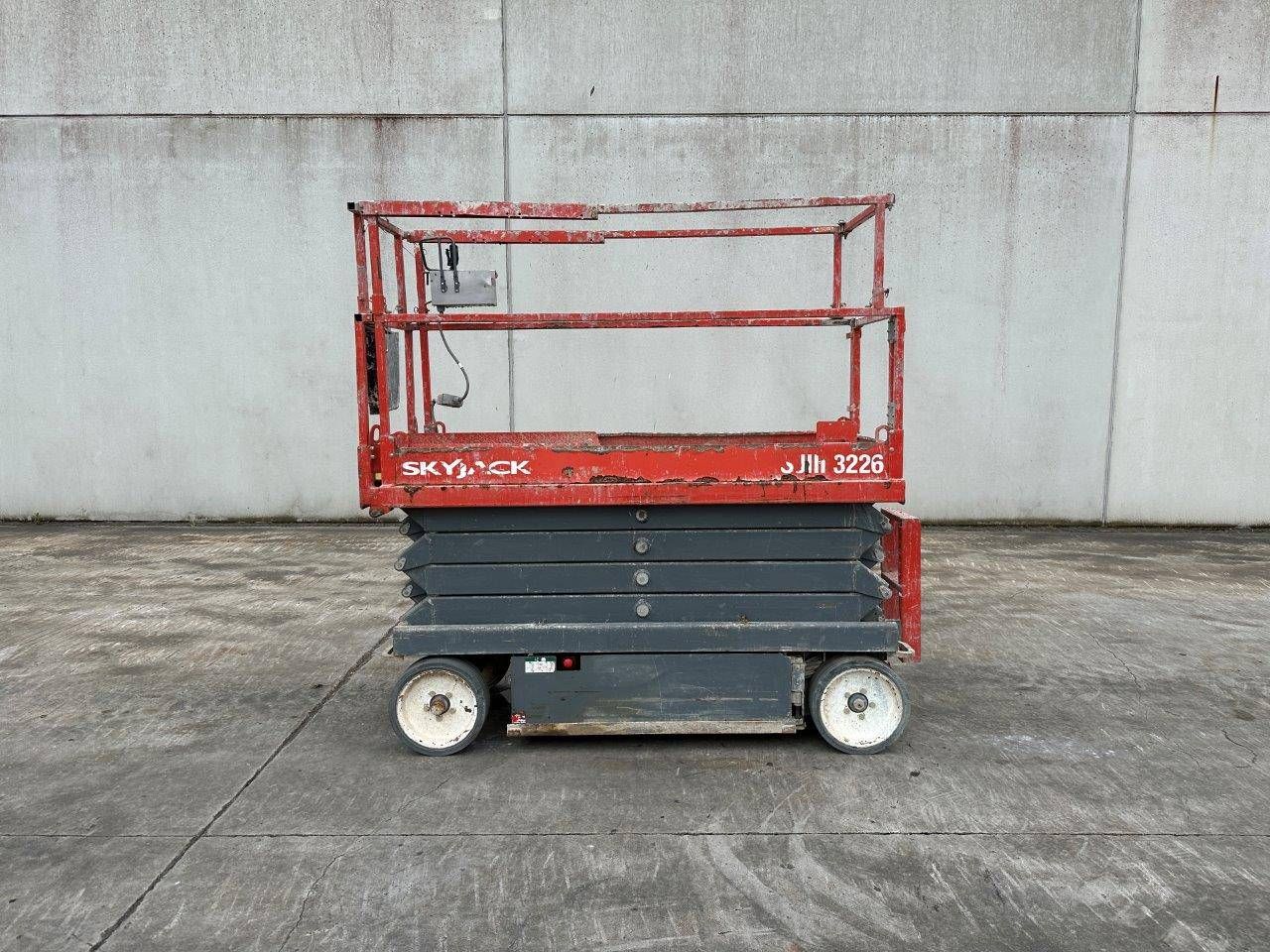 Scissor lift Skyjack SJ-3226 Electric 9.92m