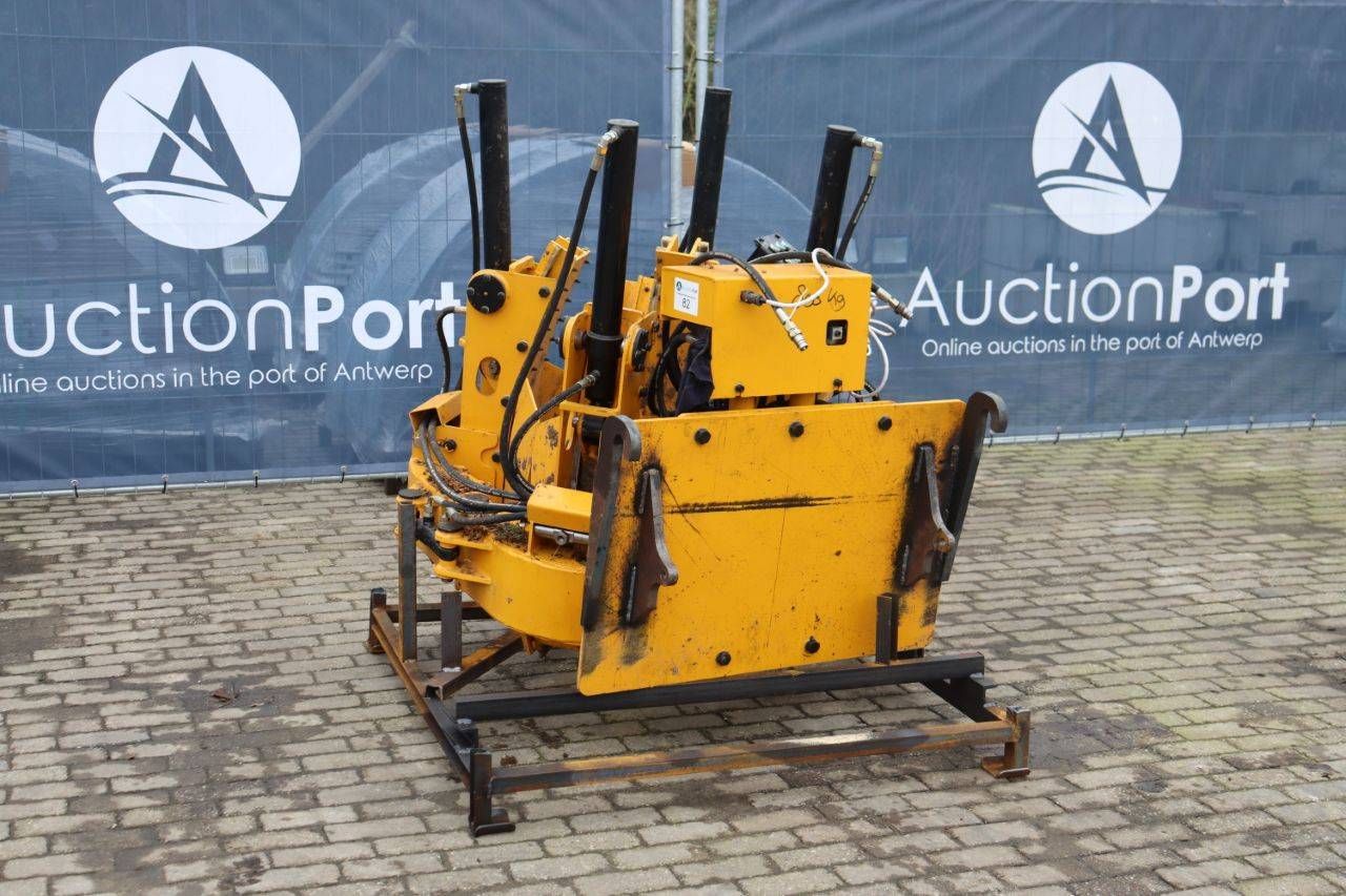 Hydraulic tree transplant excavator