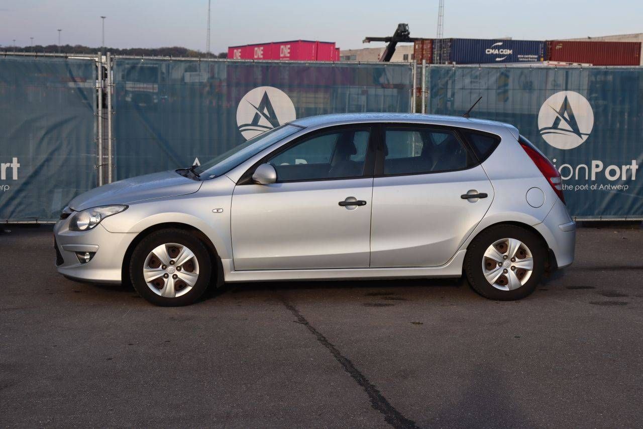 Passenger car Hyundai i30 Petrol 109hp 2011 (Margin)