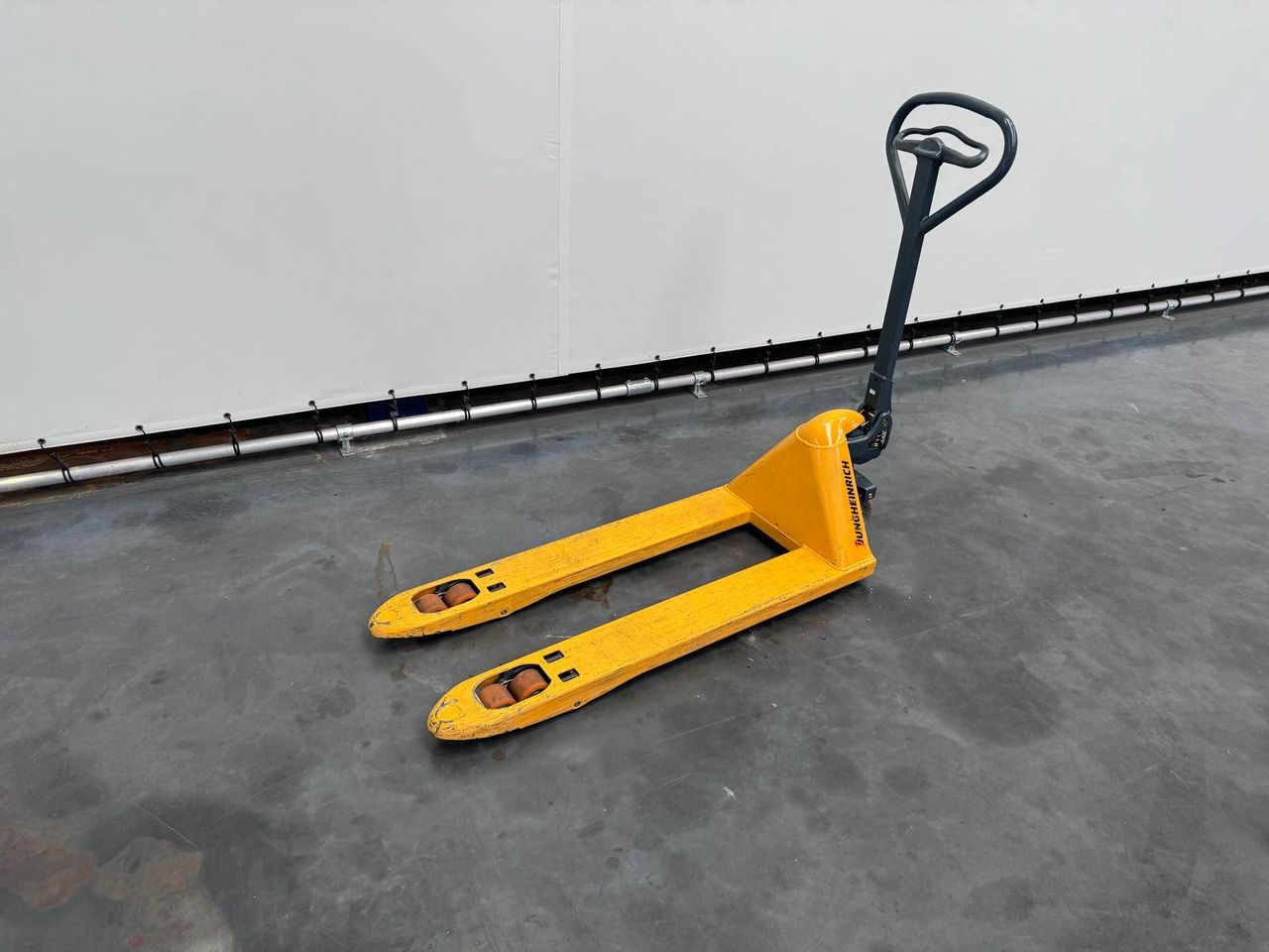 Jungheinrich AV22 hand pallet truck 2200kg