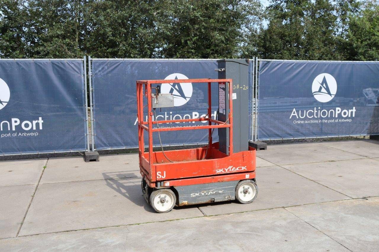 Mast lift Skyjack SJ16 Electric 227kg 6.58m 2014 
