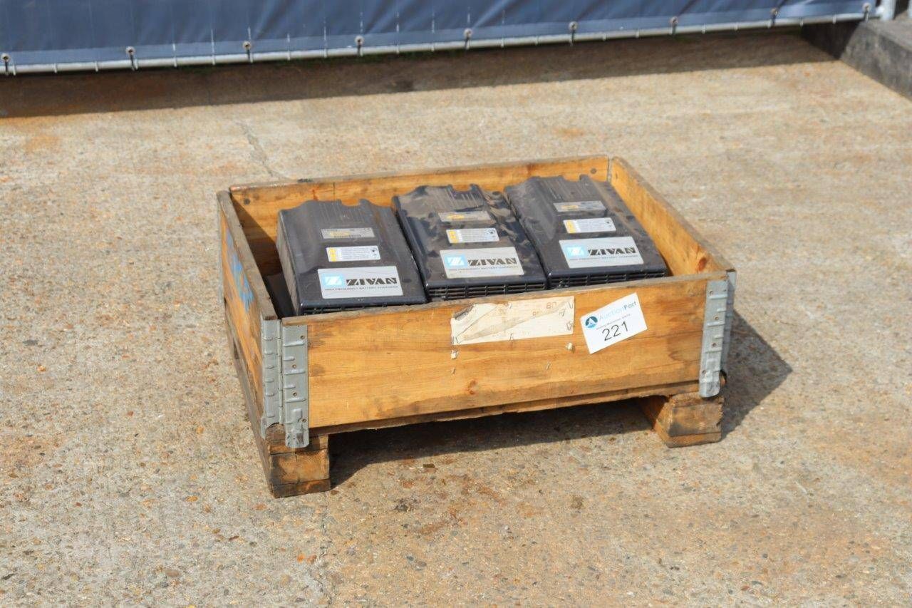 6x Battery charger Zivan 48V High-frequency battery chargers
