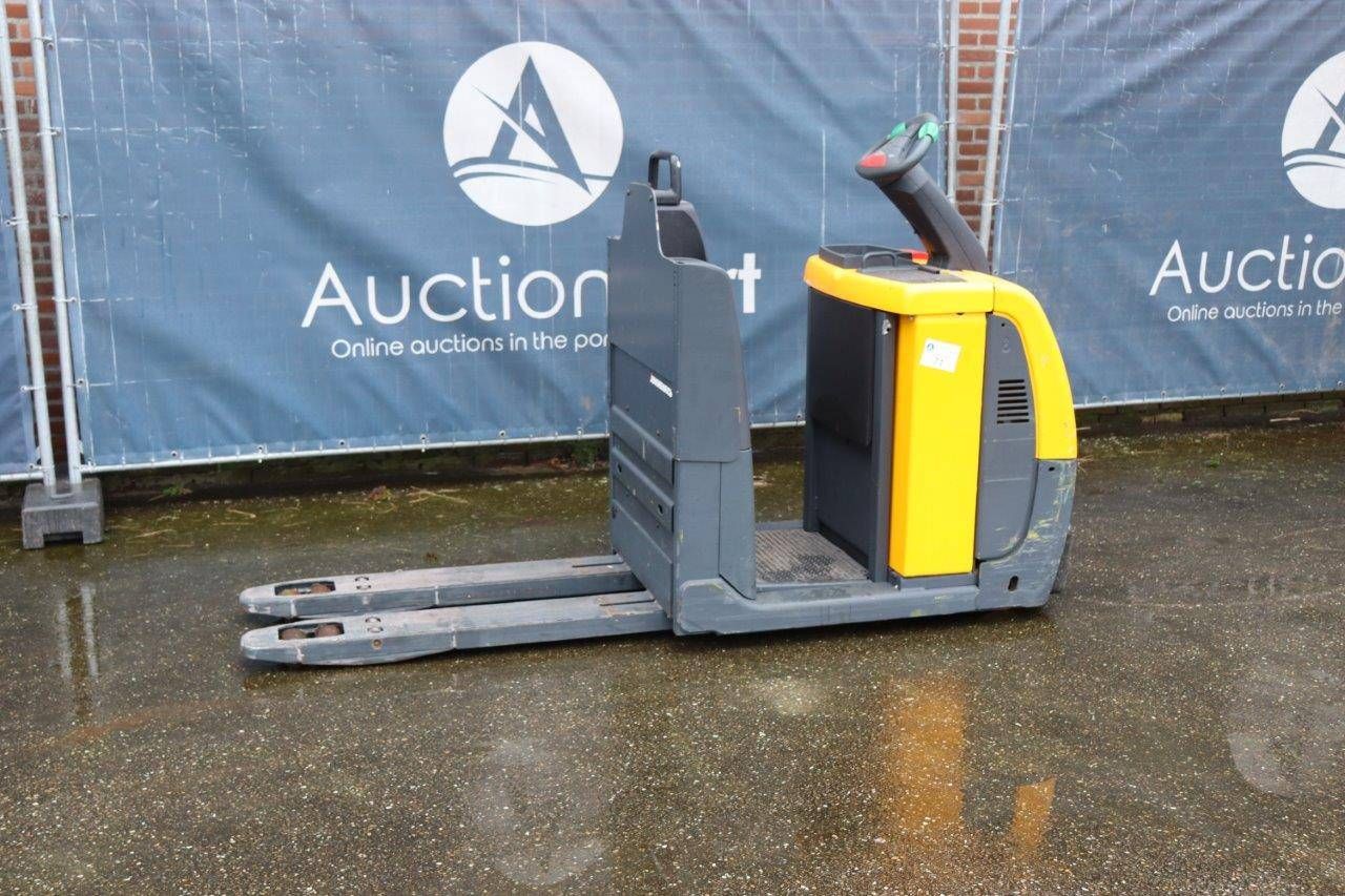 Pallet truck Jungheinrich ECE220 Electric 2000kg