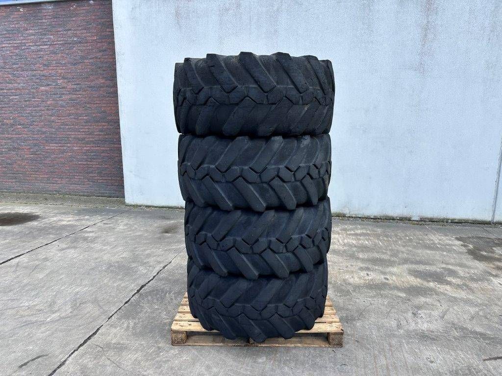 Crane tires Michelin 445/70 R19.5 with rim 4 pieces