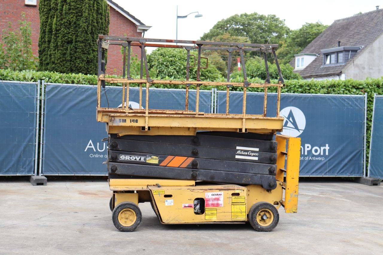 Grove SM3146E Electric Scissor Lift 9.62m 