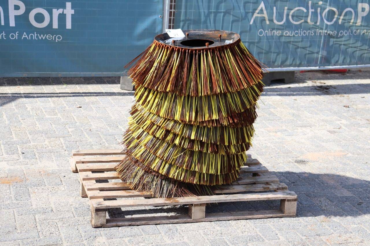 Party Sweeping brush attachment