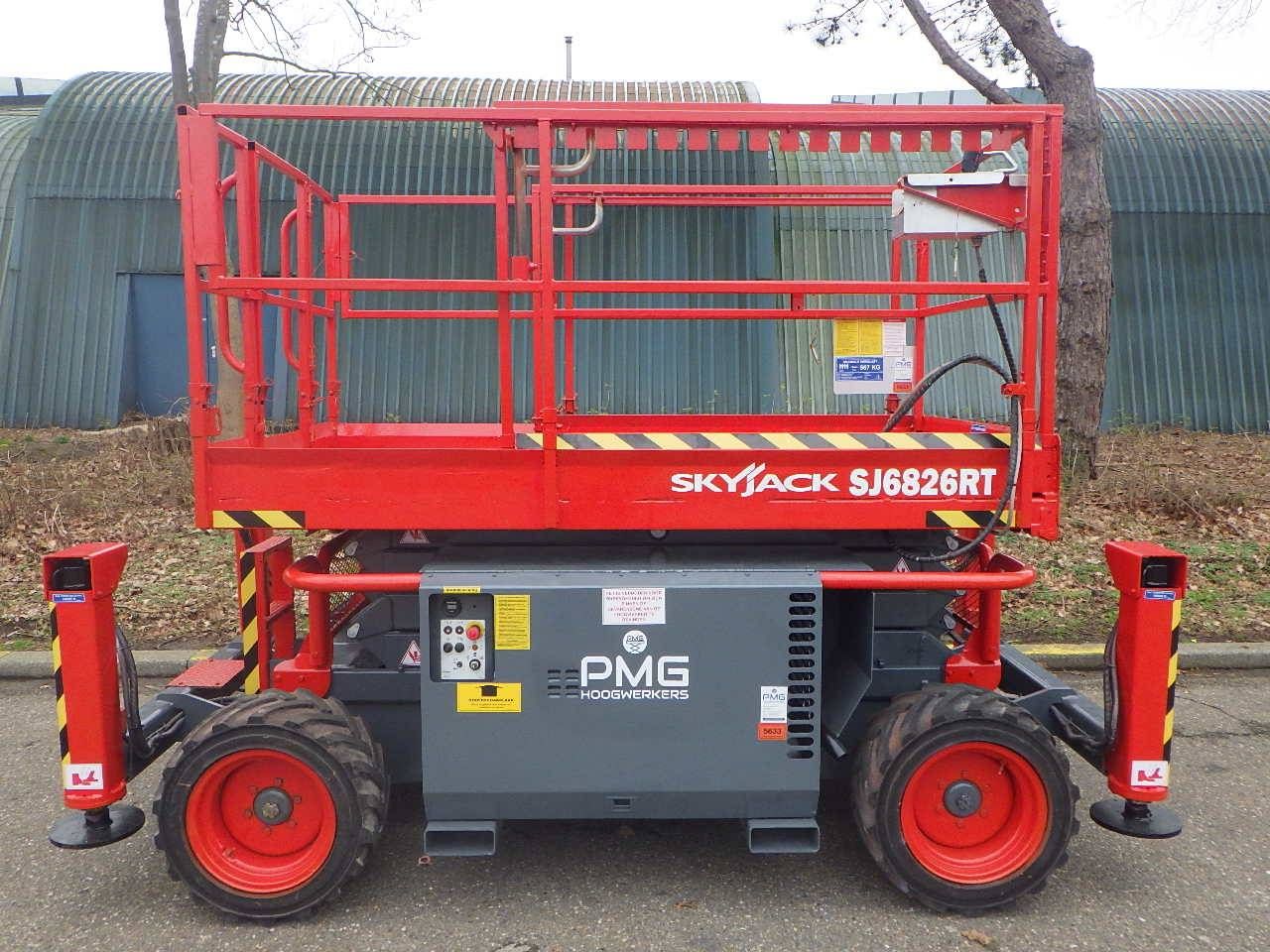 Scissor lift Rough Terrain Skyjack SJ6826RT Diesel 9.92m 2018