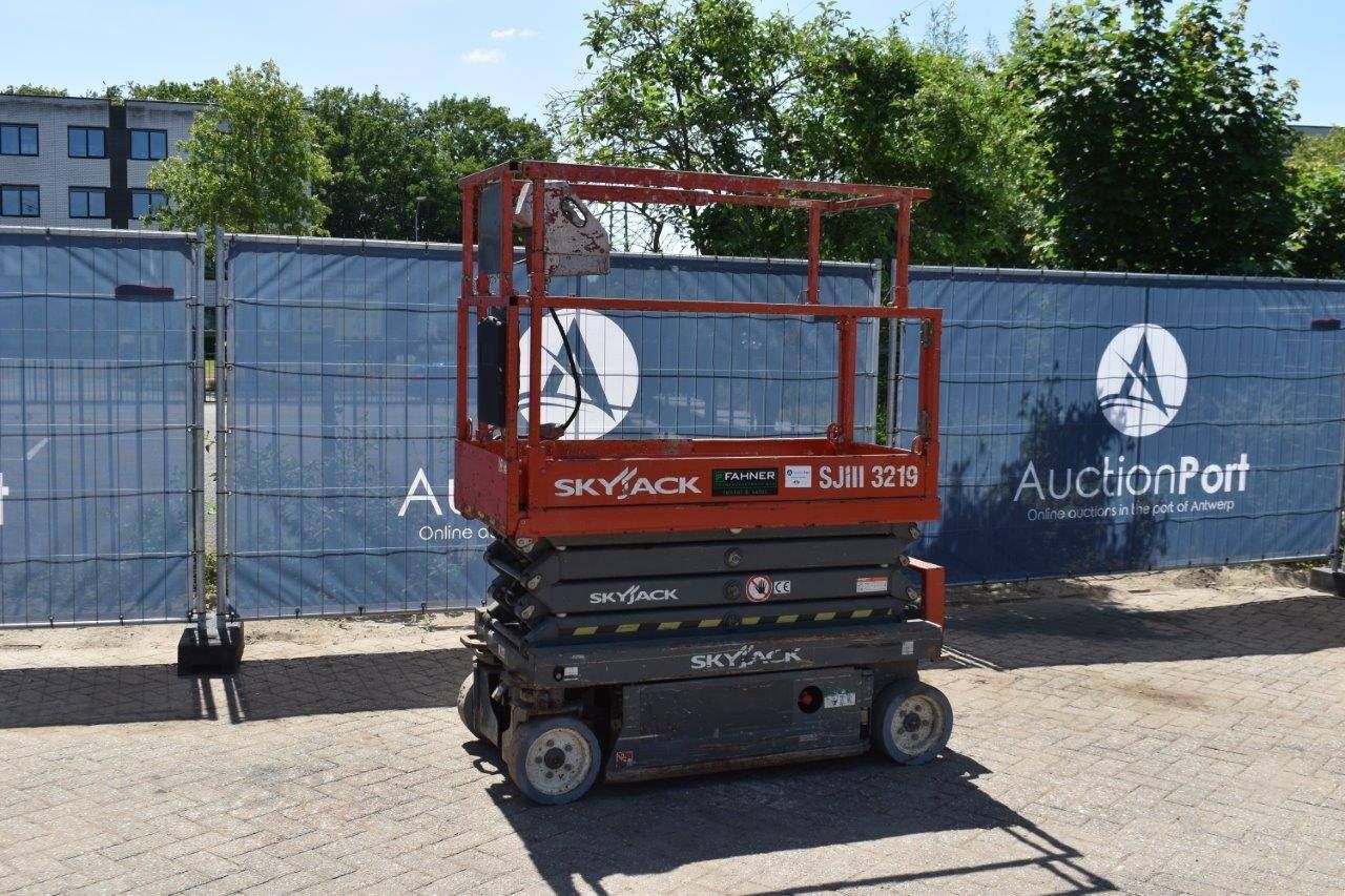 Scissor lift Skyjack SJIII 3219 Electric 5.8m