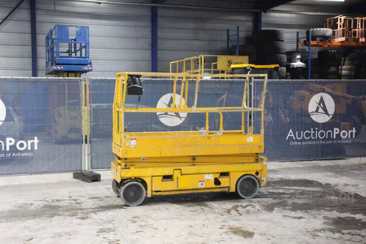 Piattaforma a forbice Haulotte Compact 8 elettrica 8 m 2013
