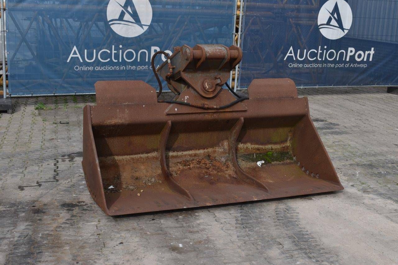 Tilting container