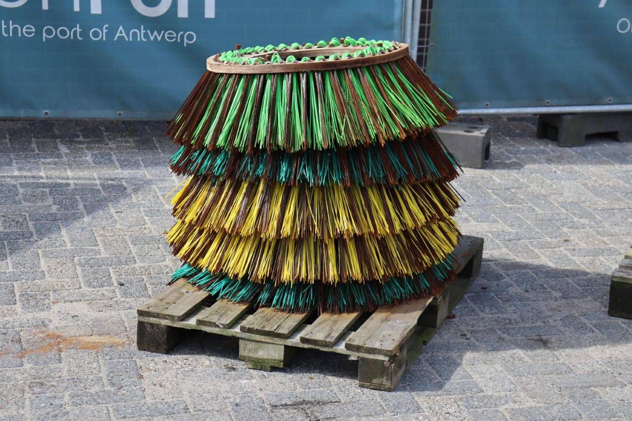 Batch of sweeping brush extension