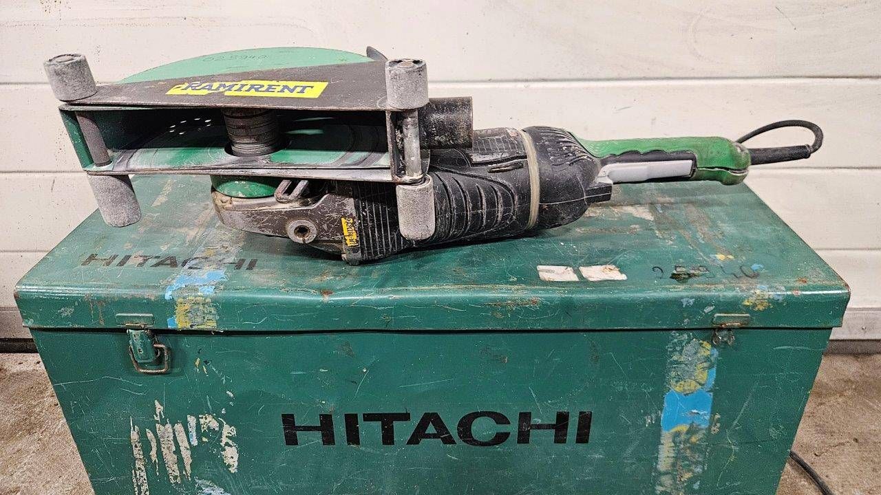 Slot cutter Hitachi G23UBY Electric 2600W 2009 in metal box (Margin)