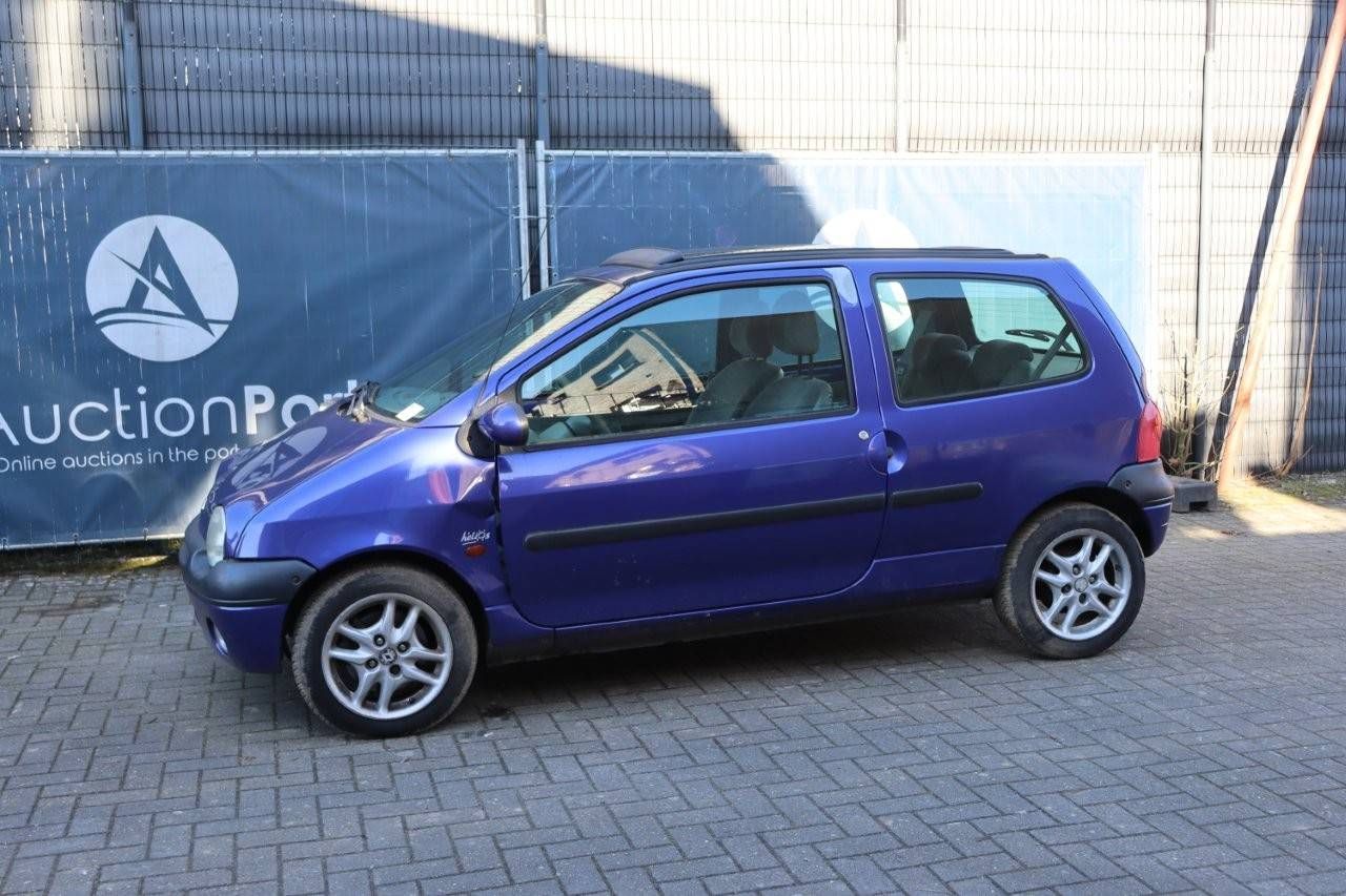 Passenger car Renault Twingo Petrol 75hp 2002 (Margin)