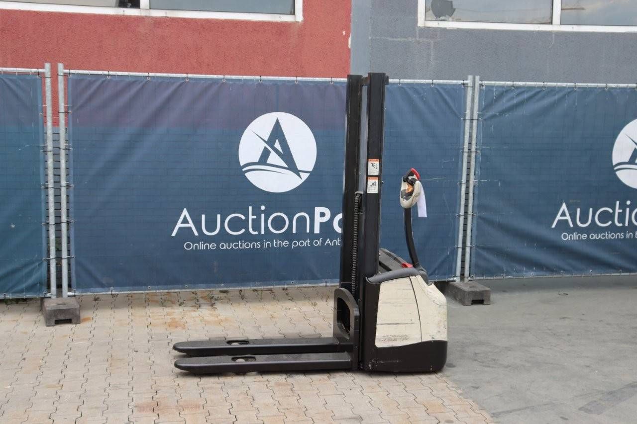 Stacker Crown Electric