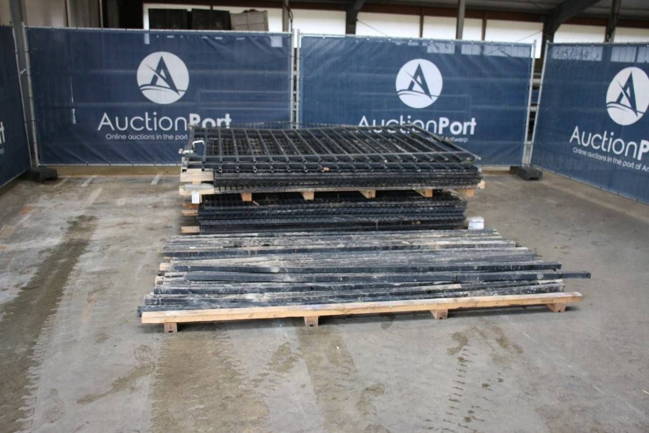 Fencing 2 gates