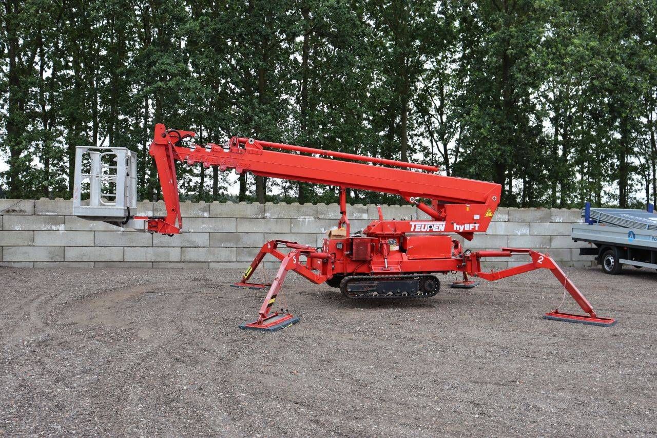 Piattaforma elevatrice a ragno elettrica Teupen LEO 26 H, portata 200 kg, altezza 26 m, anno di costruzione 1995.