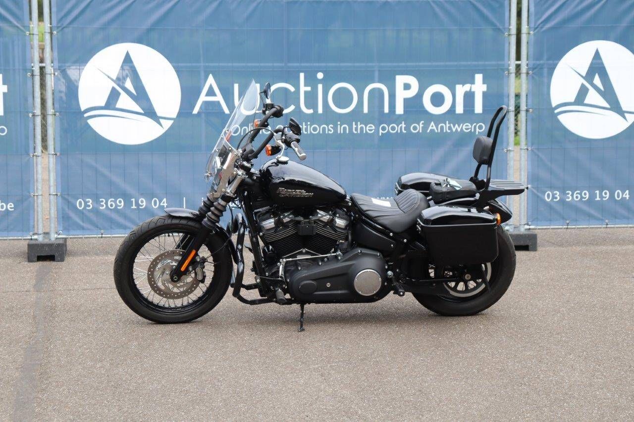 Motorcycle Harley-Davidson Street Bob Petrol 2020 (Margin)