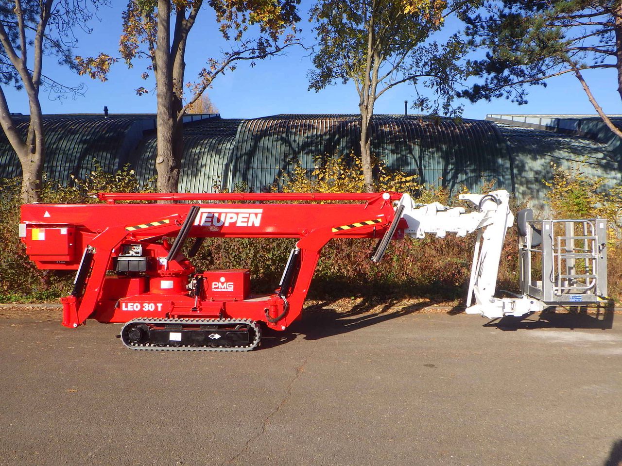 Tracked aerial work platform Teupen Leo30T Bi-energy 30m 2015