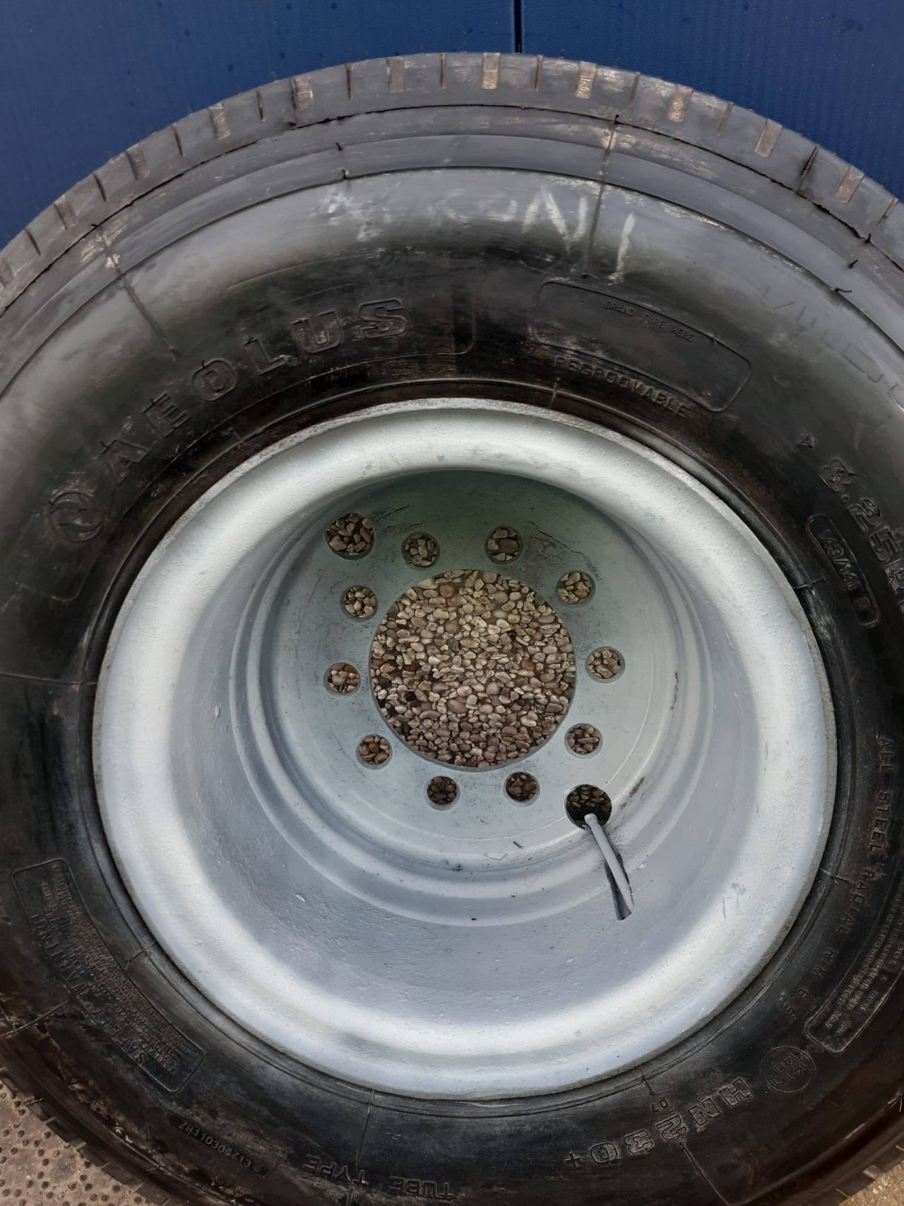 Wheel Aeolus with new tire 8.25 x 15