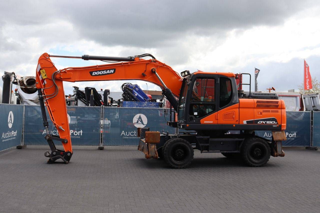 Doosan DX190W-5 Diesel Wheeled Excavator 129kW 2021