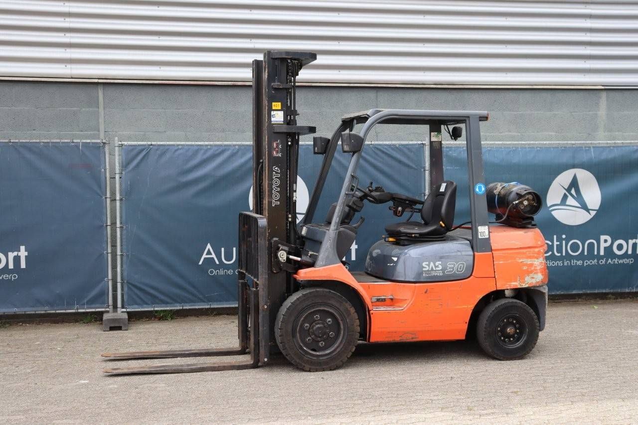 Forklift Toyota 02-7FGF30 LPG 3000kg 5.5m 2005