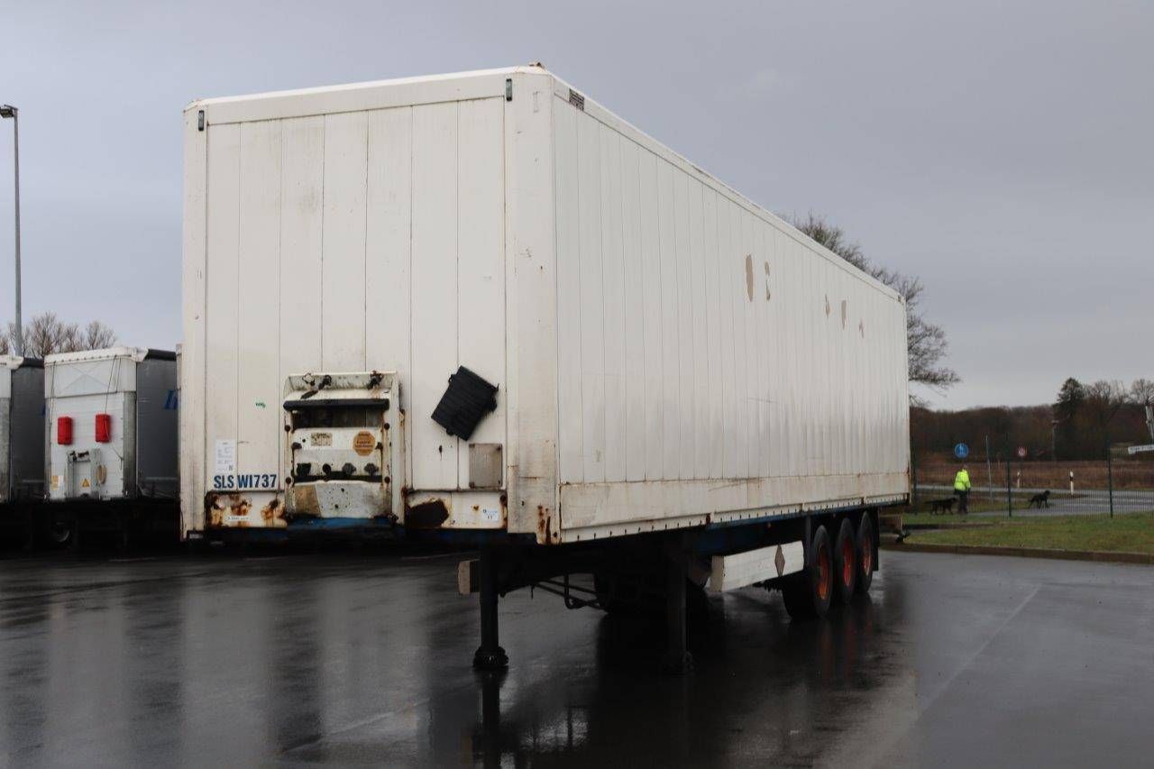 Closed Semitrailer Krone SDK 27 2011
