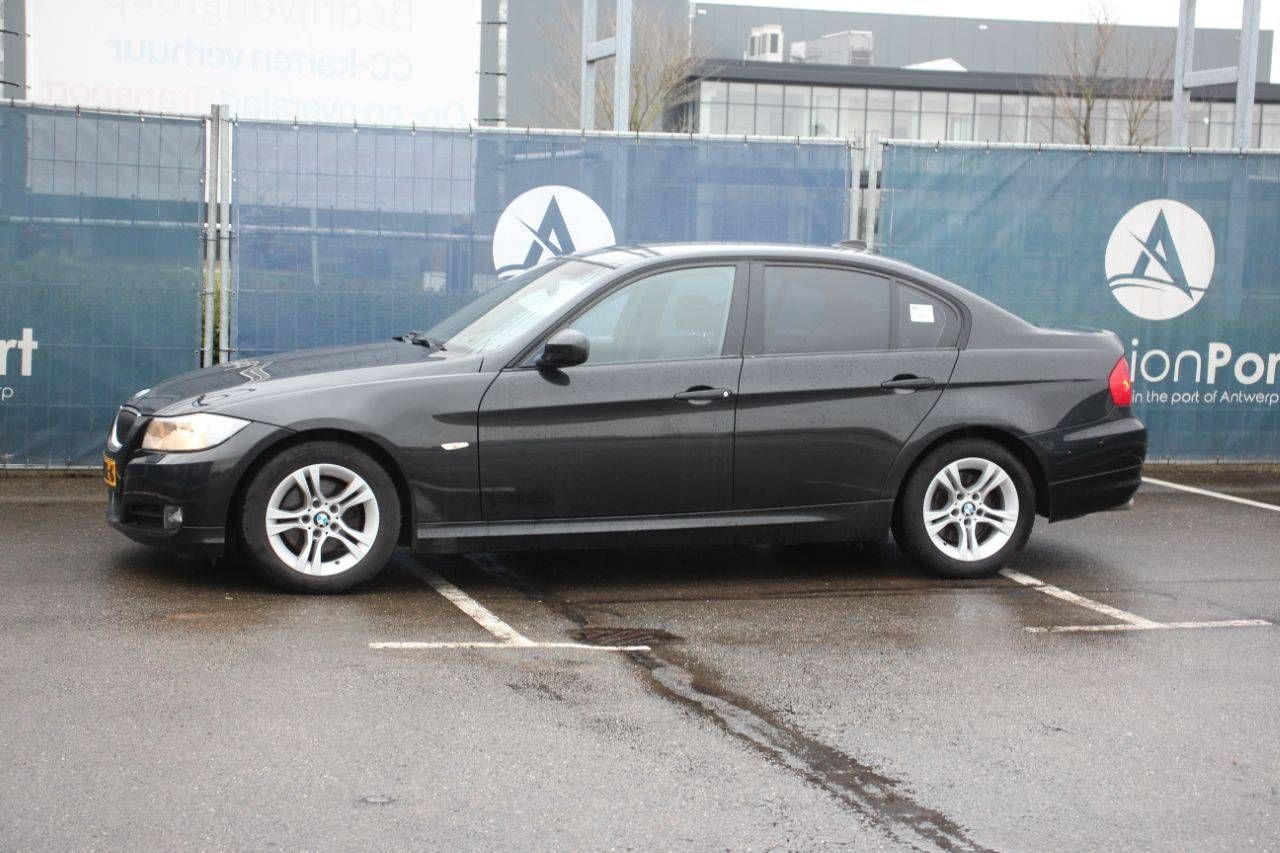 Passenger car BMW 318i Business Line Petrol 105kW 2010 (Margin)