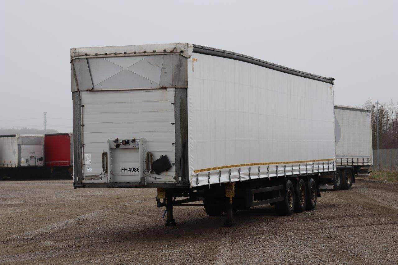 Sliding curtain semi-trailer Schmitz Cargobull SCB S3T 2018