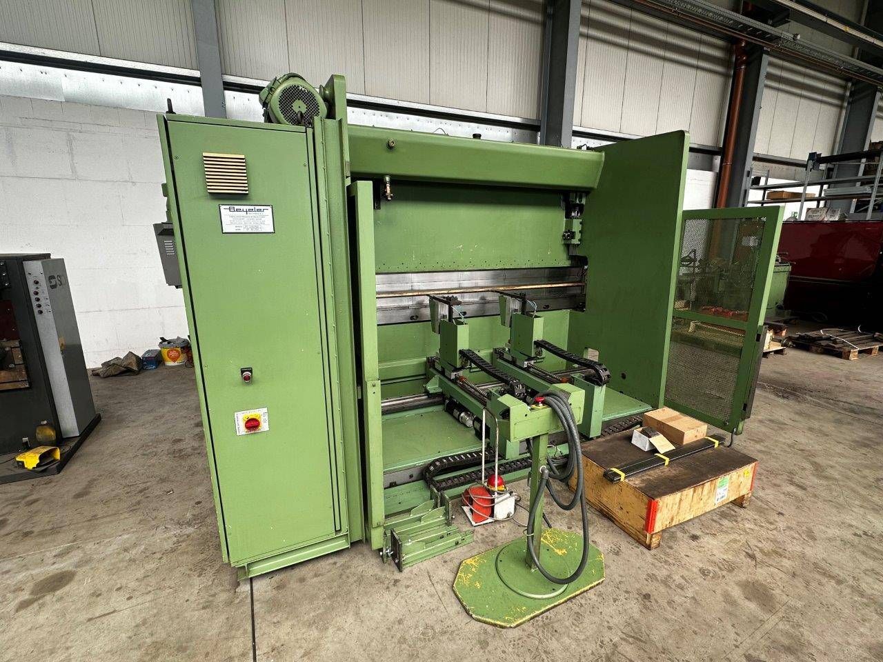 Hydraulic press brake Beyeler RT 125x3100