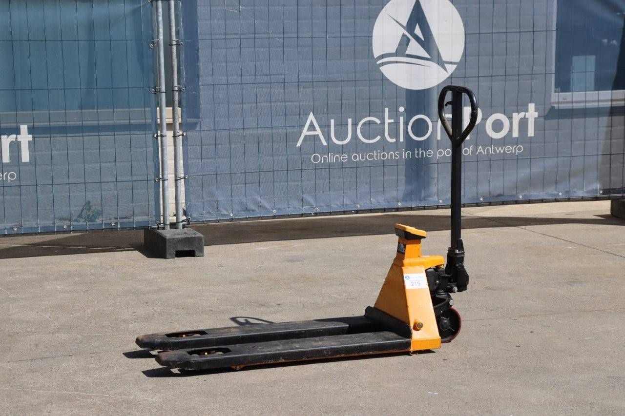 Pallet truck 
