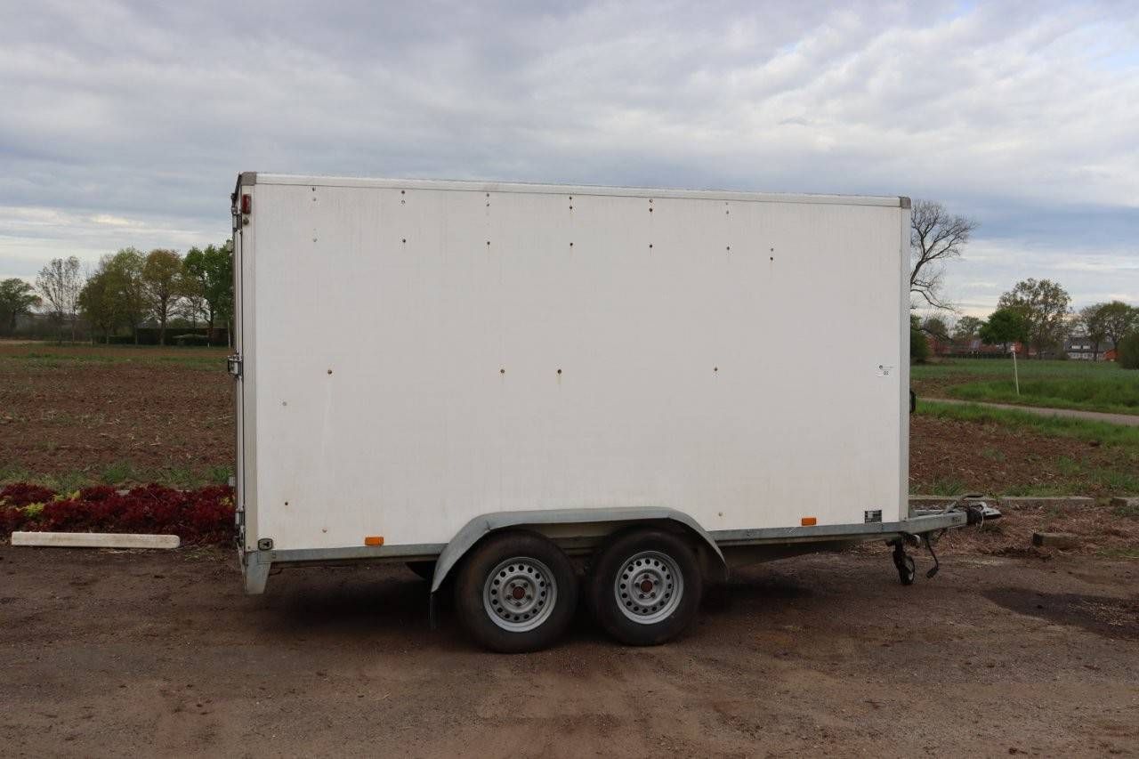 Closed trailer (Margin)