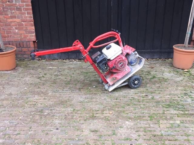 Vibratory plate Nemaco LVA100 (Margin)