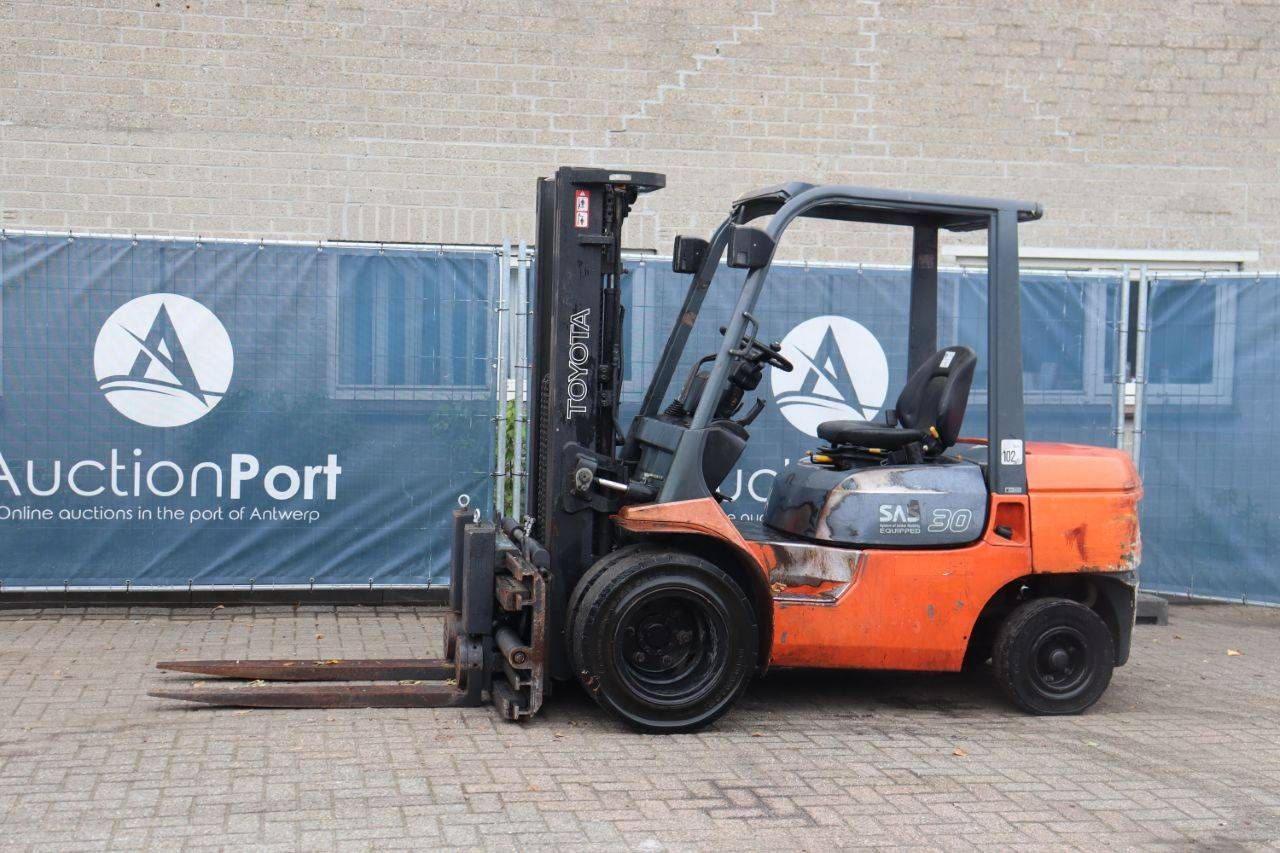 Forklift Toyota 02-7FDF30 Diesel 3000kg 4.5m 2005