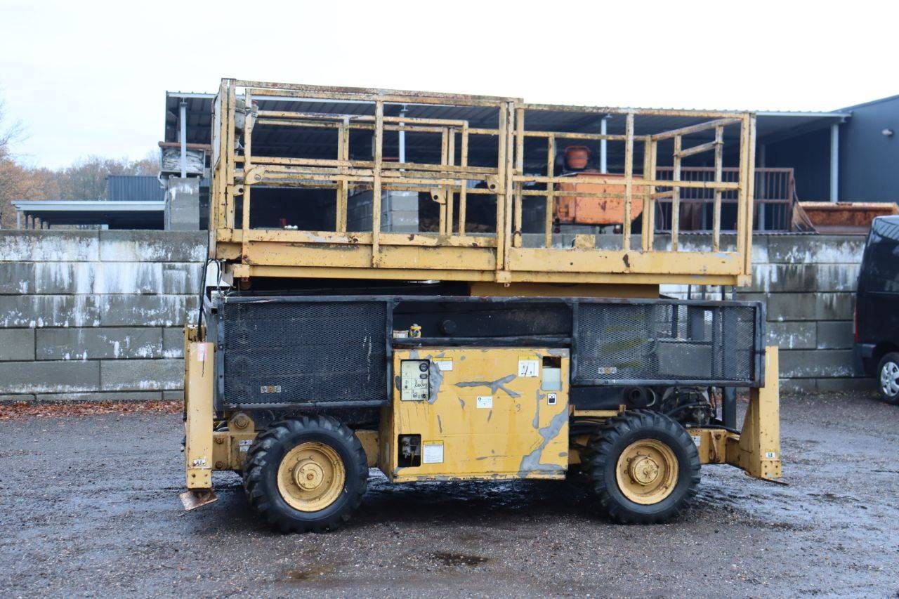 Scissor lift Grove SM4688 XT Diesel 14.2m 2000