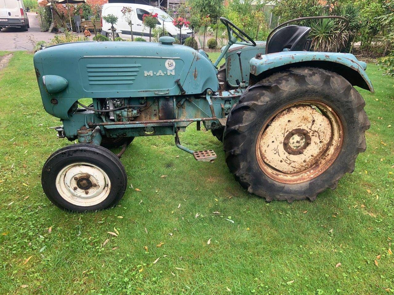 Tractor MAN 2L4 Diesel (Margin)