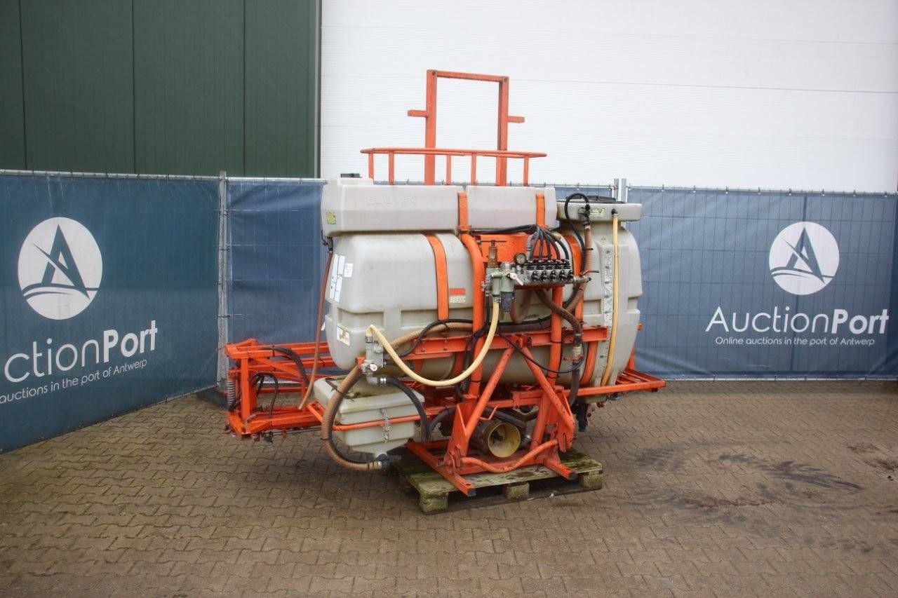 Douven 800L field sprayer 1990 with 15m boom