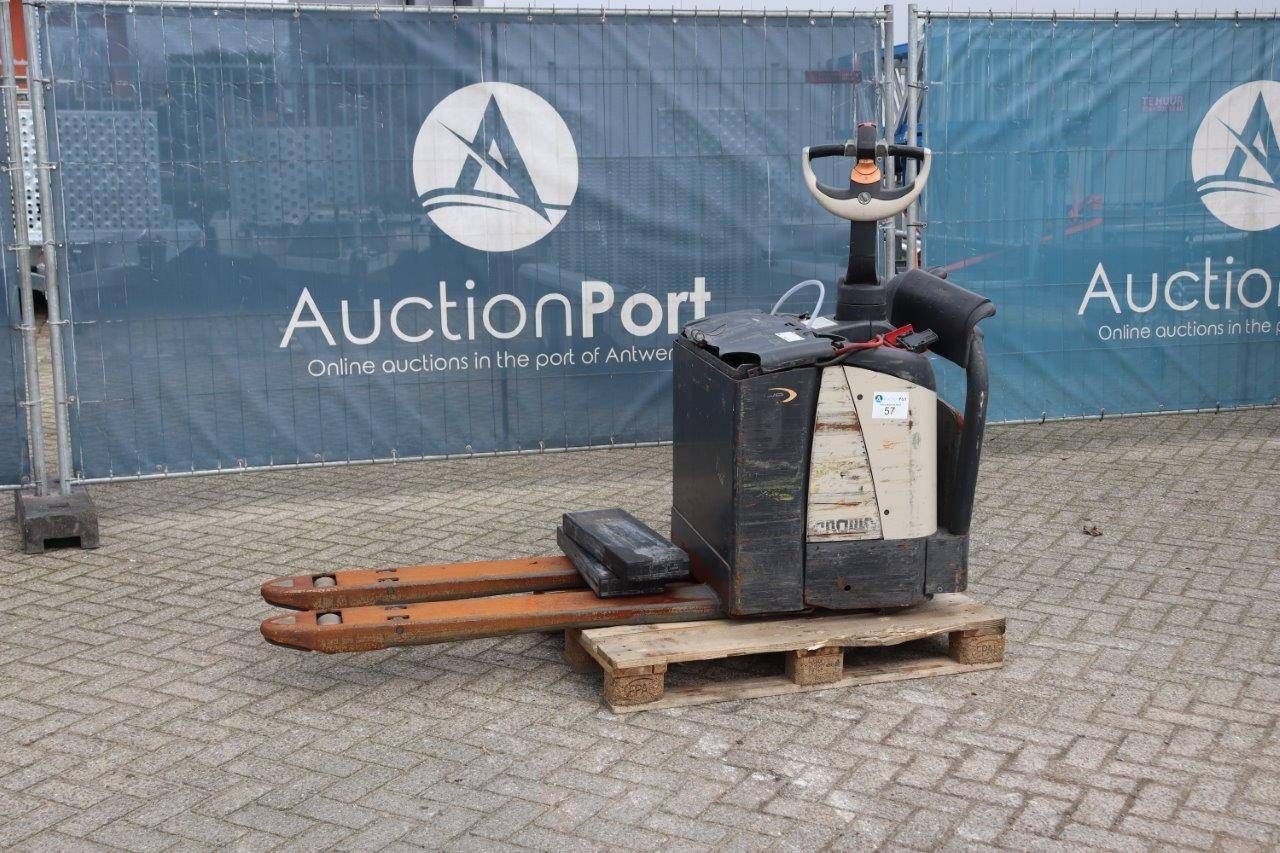 Pallet truck Crown WP2330S Electric 2000kg