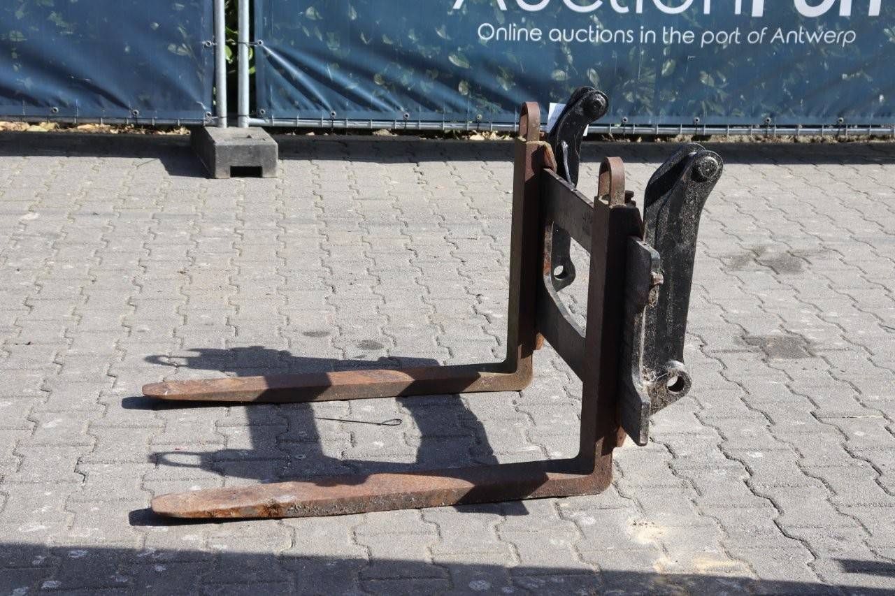 Schaeff pallet forks
