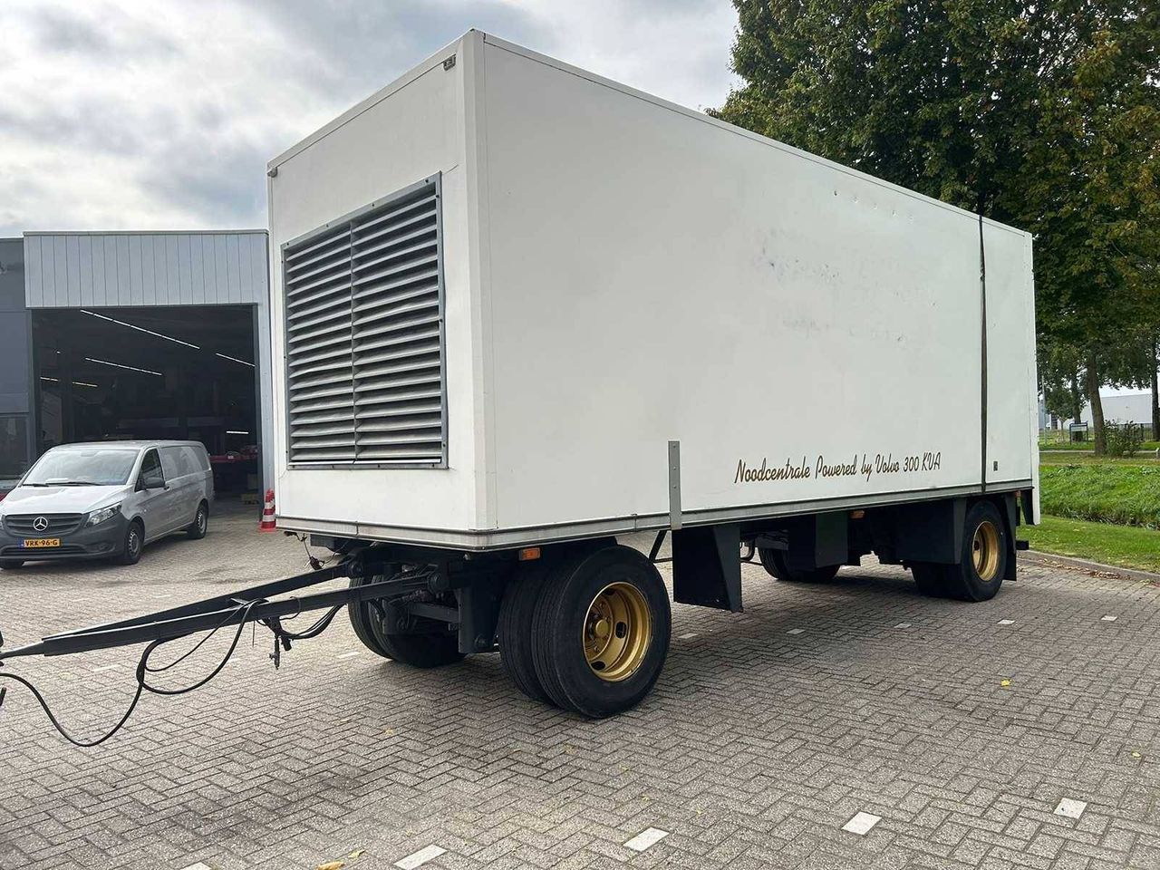 Closed trailer Burg BPDA10-10 1986 with Diesel generator 290kVA 2001