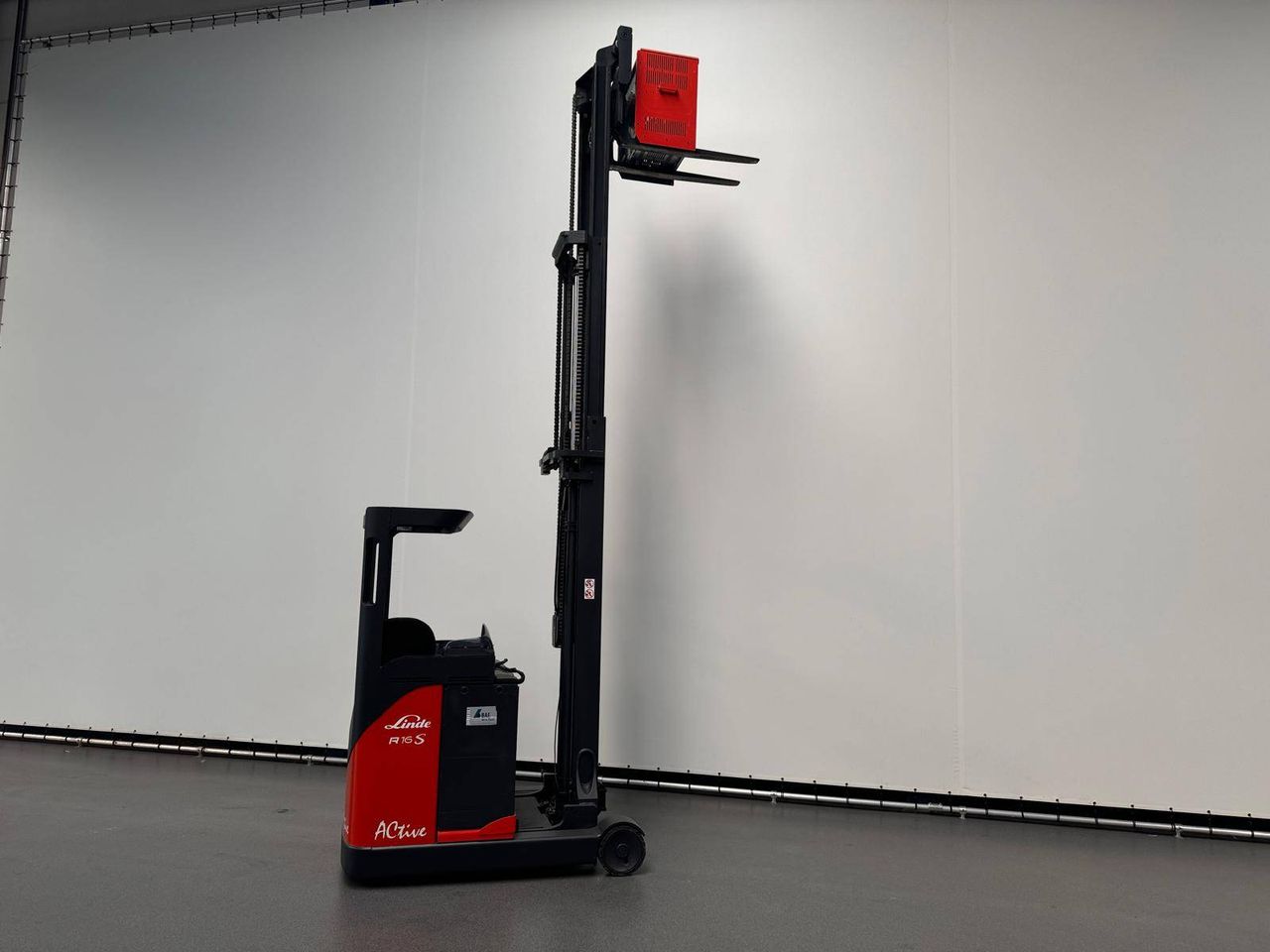 Reach truck Linde R16 Electric 1600kg